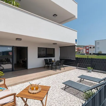 Appartement Terra - Comfort With Garden, Terrace & Parking, Just Minutes To Town &