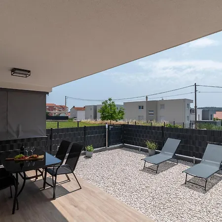 Terra - Comfort With Garden, Terrace & Parking, Just Minutes To Town & Appartement