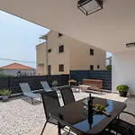 Terra - Comfort With Garden, Terrace & Free Parking Appartement Trogir