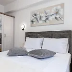 Terra - Comfort With Garden, Terrace & Free Parking Trogir
