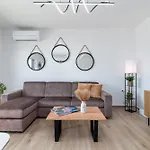 Terra - Comfort With Garden, Terrace & Free Parking