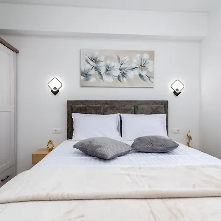 Daire Terra - Comfort With Garden, Terrace & Free Parking Trogir