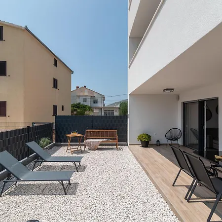 Terra - Comfort With Garden, Terrace & Parking, Just Minutes To Town & * Trogir