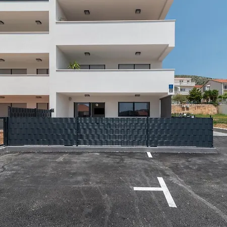 Terra - Comfort With Garden, Terrace & Parking, Just Minutes To Town & Apartment Trogir