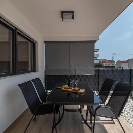 Terra - Comfort With Garden, Terrace & Parking, Just Minutes To Town & Apartment *
