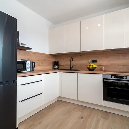 Daire Terra - Comfort With Garden, Terrace & Free Parking *