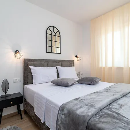 Terra - Comfort With Garden, Terrace & Parking, Just Minutes To Town & *