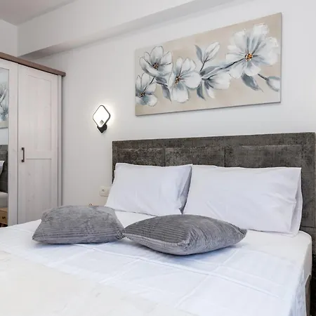 Terra - Comfort With Garden, Terrace & Parking, Just Minutes To Town & Trogir