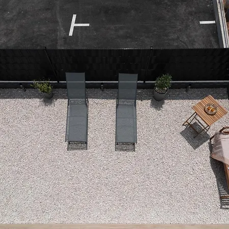 Terra - Comfort With Garden, Terrace & Parking, Just Minutes To Town &