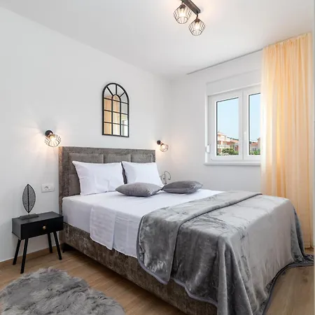 Terra - Comfort With Garden, Terrace & Parking, Just Minutes To Town & Apartment *