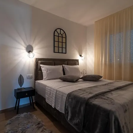 Terra - Comfort With Garden, Terrace & Parking, Just Minutes To Town &
