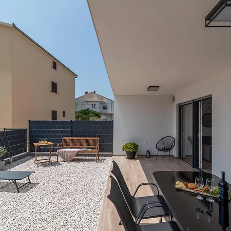 Terra - Comfort With Garden, Terrace & Parking, Just Minutes To Town & Apartment