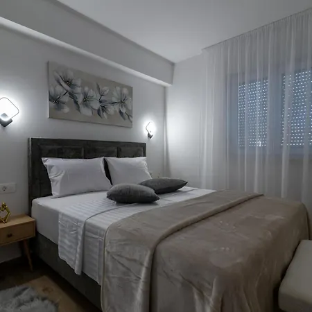 Terra - Comfort With Garden, Terrace & Parking, Just Minutes To Town & *
