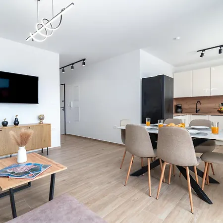 Apartment Terra - Comfort With Garden, Terrace & Parking, Just Minutes To Town & *