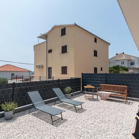 Terra - Comfort With Garden, Terrace & Parking, Just Minutes To Town & Apartment