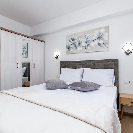 Terra - Comfort With Garden, Terrace & Parking, Just Minutes To Town &