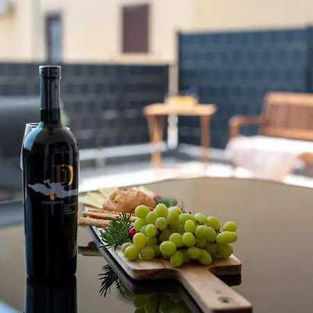 Apartment Terra - Comfort With Garden, Terrace & Parking, Just Minutes To Town &