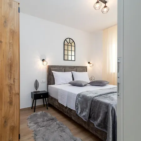 Terra - Comfort With Garden, Terrace & Free Parking *
