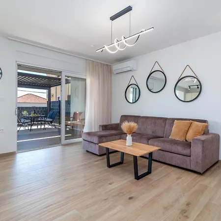 Terra - Comfort With Garden, Terrace & Free Parking *