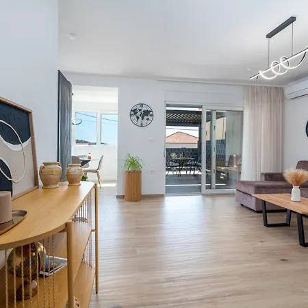 Daire Terra - Comfort With Garden, Terrace & Free Parking *