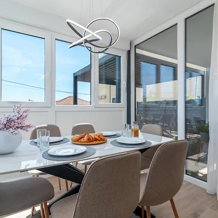 Terra - Comfort With Garden, Terrace & Free Parking Daire *