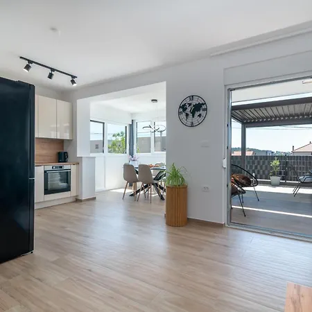 Terra - Comfort With Garden, Terrace & Free Parking Daire Trogir
