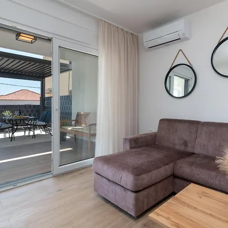 Daire Terra - Comfort With Garden, Terrace & Free Parking Trogir