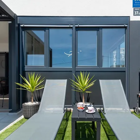 Daire Terra - Comfort With Garden, Terrace & Free Parking *