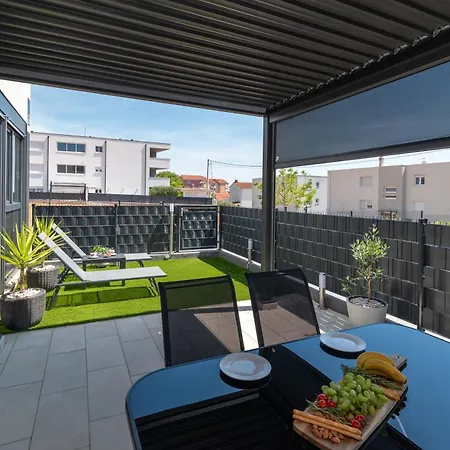 Terra - Comfort With Garden, Terrace & Free Parking Daire